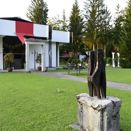 Campo de lujo Glamping Forest Edge Kamnik
