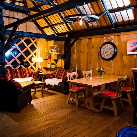 Campismo de Luxo Glamping Forest Edge Kamnik