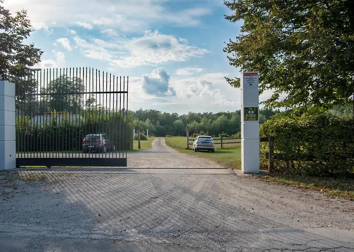 Glamping Forest Edge ラグジュアリーテント カムニーク