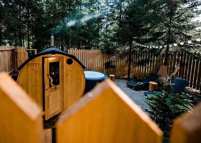 ラグジュアリーテント Glamping Forest Edge カムニーク